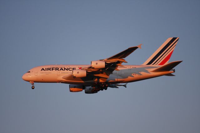 Airbus A380-800 (F-HPJA) - on final to 31L at KJFK on a cold January evening