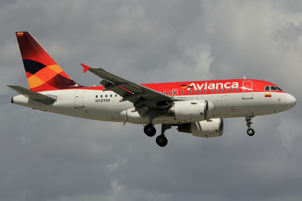 Airbus A320 (N589AV)