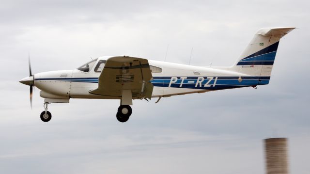 Piper Arrow 4 (PT-RZI)