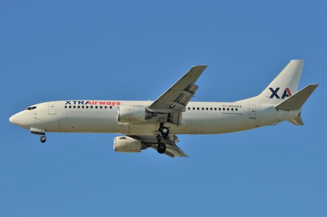 BOEING 737-400 (N313XA)