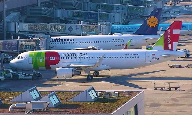 Airbus A320 (CS-TNT)