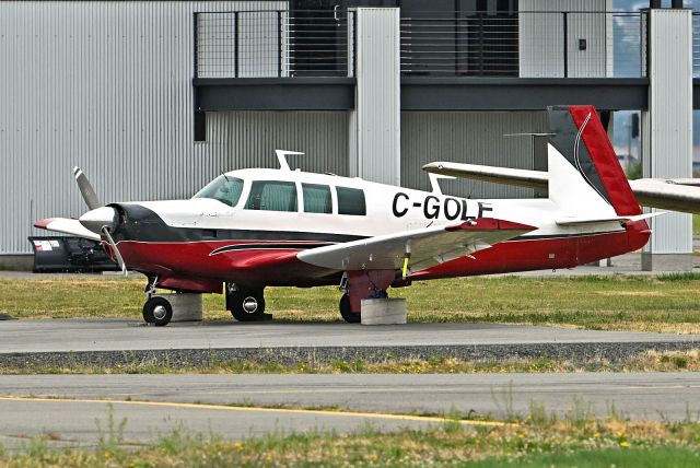Mooney M-20 Turbo (C-GOLE)