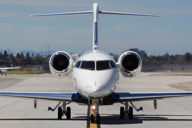 Bombardier Challenger 300 (N300KC)