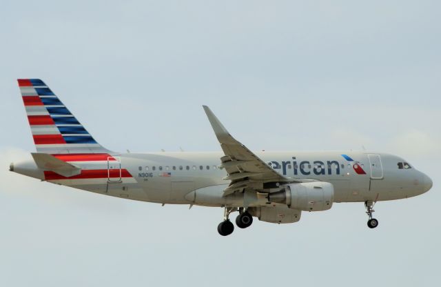 Airbus A319 (N9016)