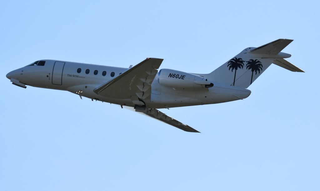 Hawker Beechcraft 4000 (N60JE) - A Hawker Beechcraft 4000 departs Labor Day from the Jersey Shore at KBLM.