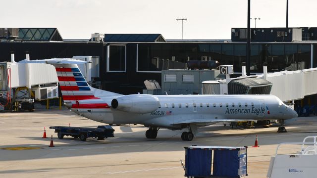 Embraer ERJ-145 (N905JH) - American Eagle Embraer ERJ-145LR N905JH in Baltimore 