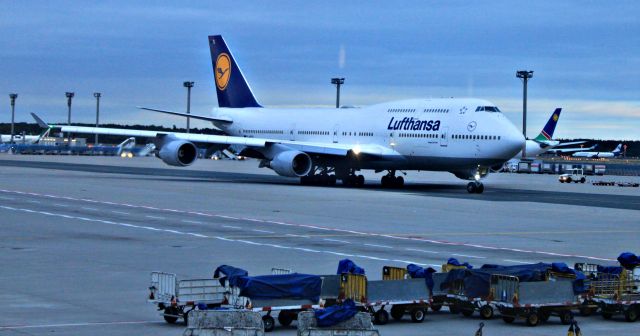 Boeing 747-400 (D-ABTL)