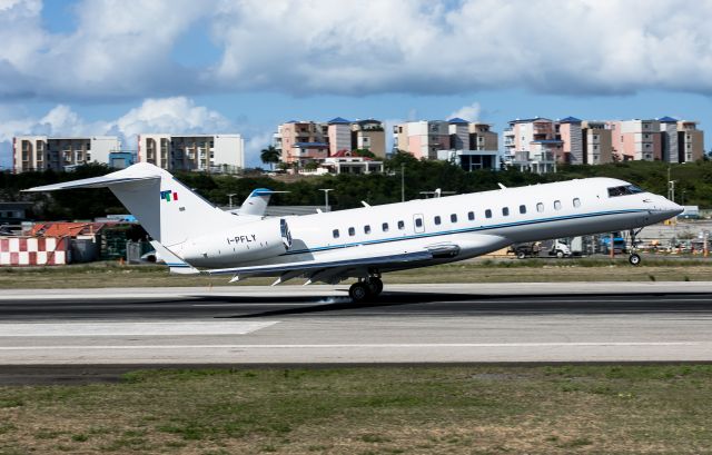 Bombardier Global Express (I-PFLY)