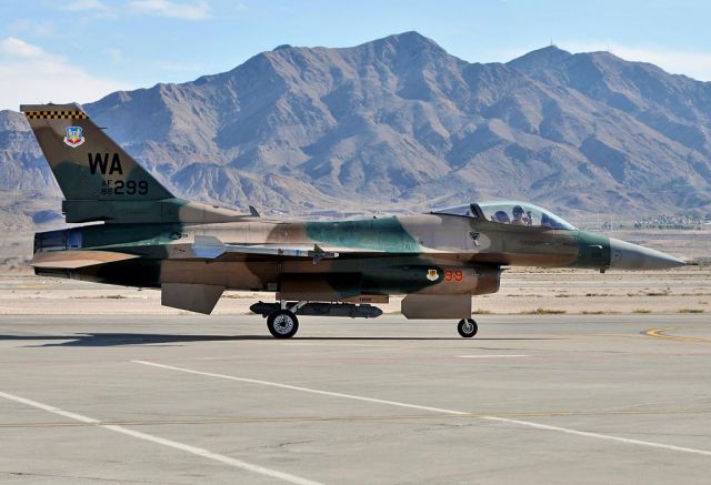 Lockheed F-16 Fighting Falcon (N86299)