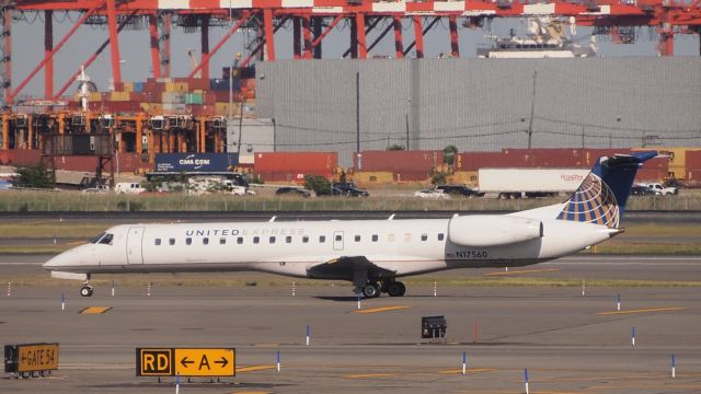 Embraer ERJ-145 (N17560)