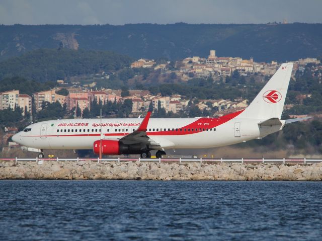 Boeing 737-800 (7T-VKI)