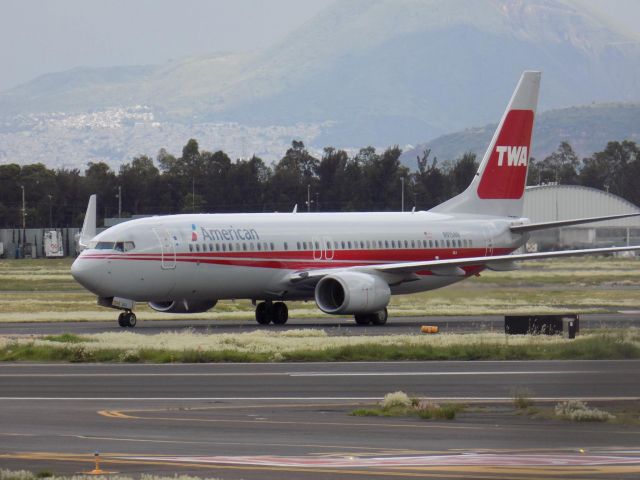 Boeing 737-800 (N915NN)