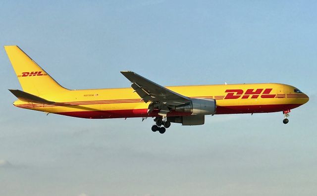 BOEING 767-300 (N372CM)
