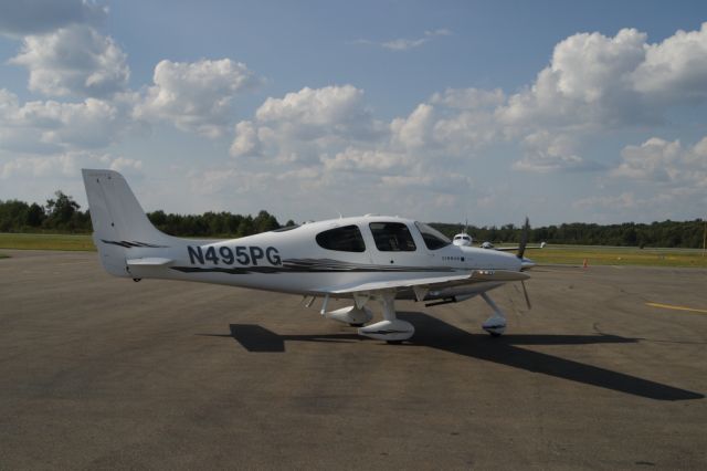 Cirrus SR-20 (N495PG)