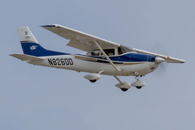 Cessna Skylane (N826DD)