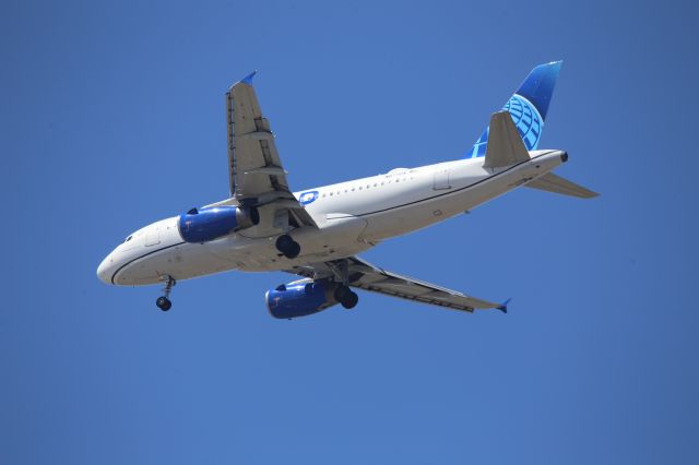 Airbus A319 (N877UA)