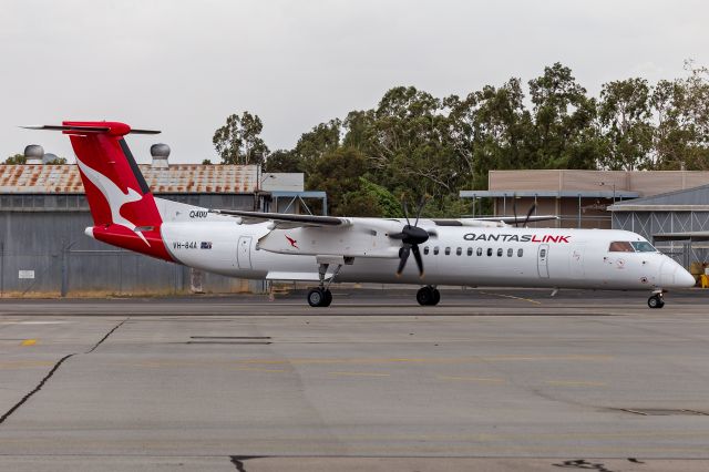 de Havilland Dash 8-400 (VH-84A) - QantasLink (VH-84A) Bombardier DHC-8-402Q Dash 8 taxiing at Wagga Wagga Airport.