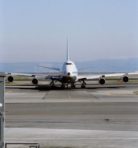 BOEING 747SP (N538PA) - KSFO - Clipper Fleetwing turned sharp off the 10L runway for the gate - late 1970s or early 1980s picture from the old SFO Intl terminal.
