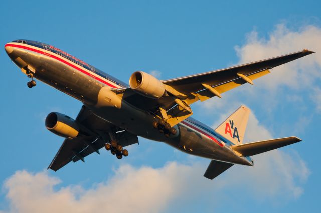 Boeing 777-200 (N778AN) - AAL168 on final for runway 31R, with the gold of the setting sun gleaming.