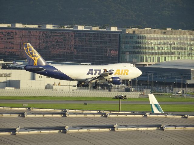 Boeing 747-400 (N499MC)