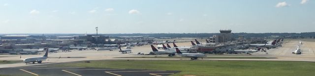 Airbus A319 — - Overview of all the Delta planes landing at ATL.