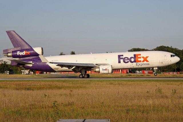Boeing MD-11 (N586FE)