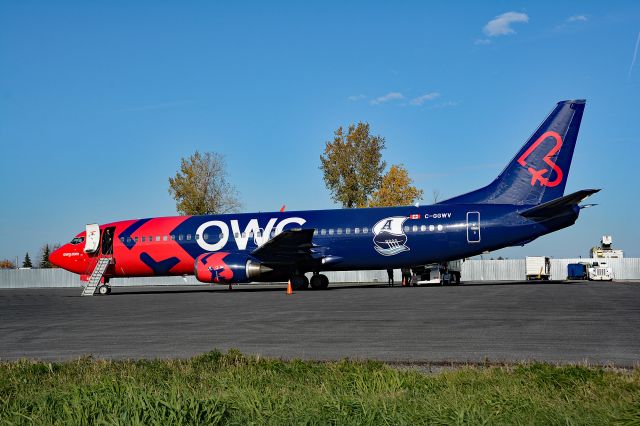 BOEING 737-400 (C-GGWV) - Visiting CYHU on 21-10-2022 with the Toronto Argonauts for a game in Montreal.