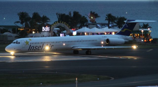 McDonnell Douglas MD-83 (PJ-MDC)