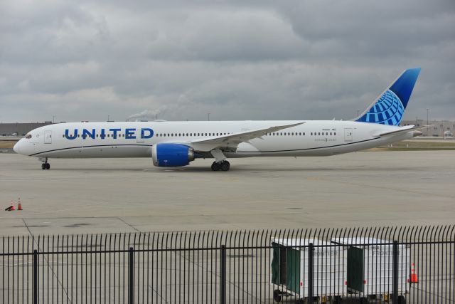 BOEING 787-10 Dreamliner (N12021) - CDG-ORD Diversion 03-10-23