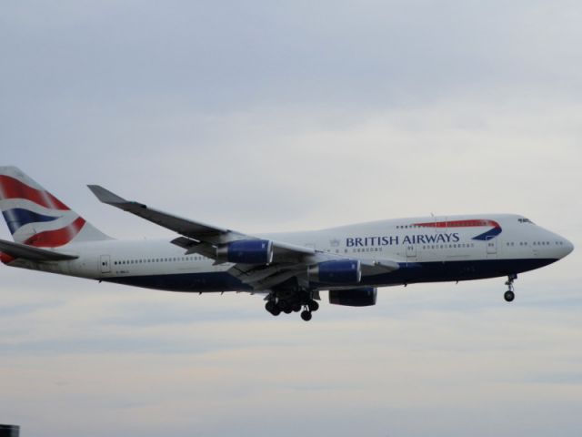 Boeing 747-400 (G-BNLU)