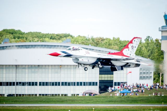 Lockheed F-16 Fighting Falcon —