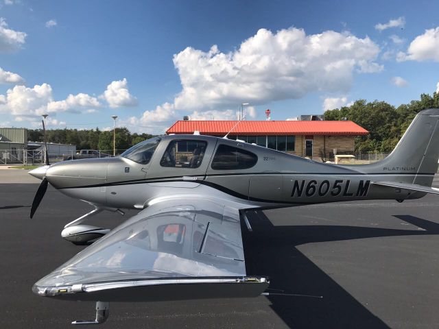 Cirrus SR-22 (N605LM)