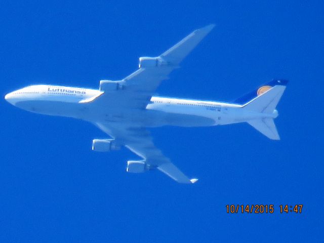 Boeing 747-400 (D-ABVL) - This is the last flight of D-ABVL. Heading into Lufthansa Tecknik at the Tulsa International Airport.