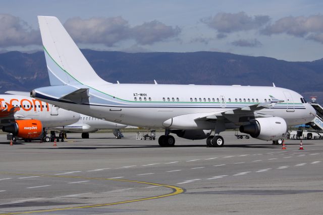 Airbus A319 (A7-MHH)