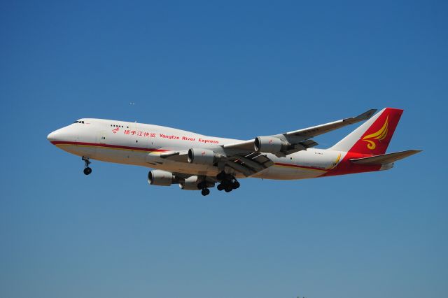 Boeing 747-400 (B-2437) - Another nice pic of this HNA airline!