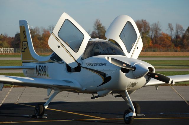 Cirrus SR-20 (N588PU)