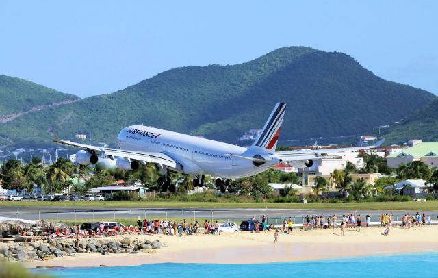 Airbus A340-300 (F-GLZP)