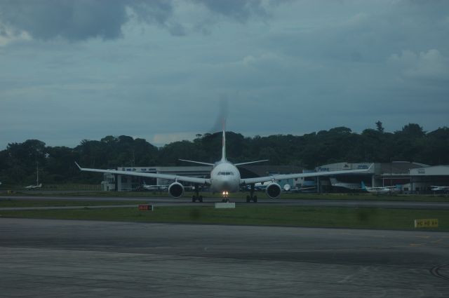 Airbus A330-200 (CS-TOP)