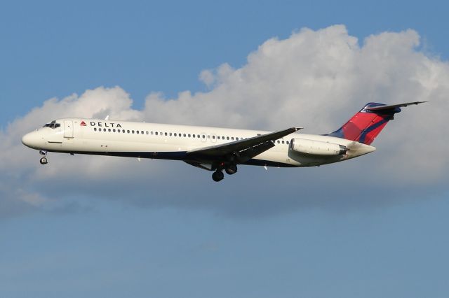 McDonnell Douglas DC-9-50 (N772NC)