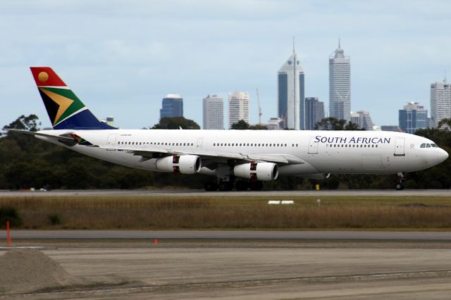 Airbus A340-200 (VH-SLA)
