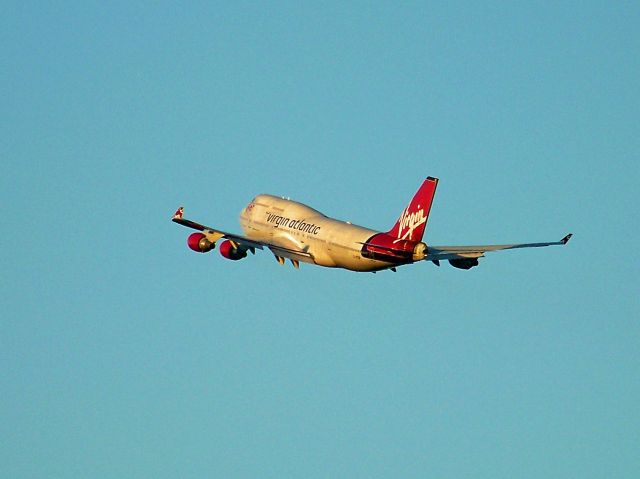 Boeing 747-400 (G-VTOP)