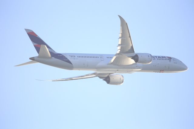 Boeing 787-9 Dreamliner (CC-BGJ)