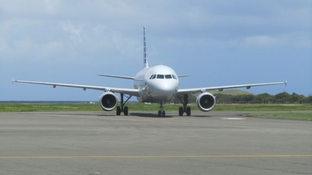 Airbus A319 (N716UW)