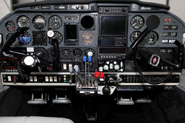 Piper PA-30 Twin Comanche (PH-PEE)