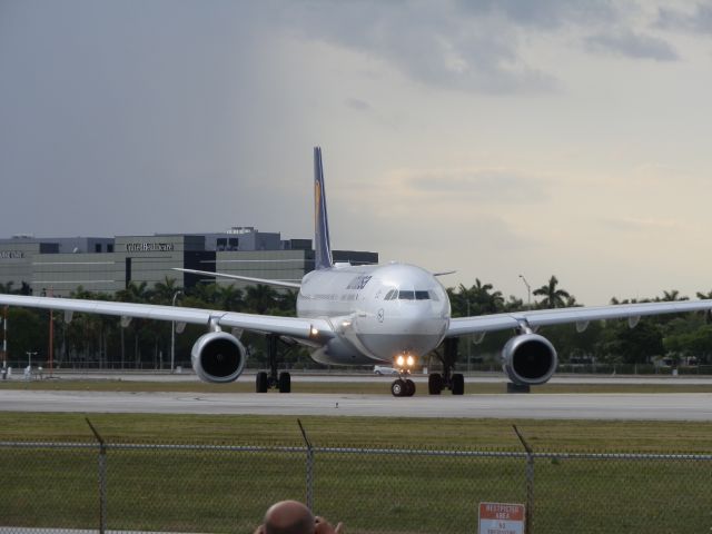 Airbus A330-300 (D-AIKR)