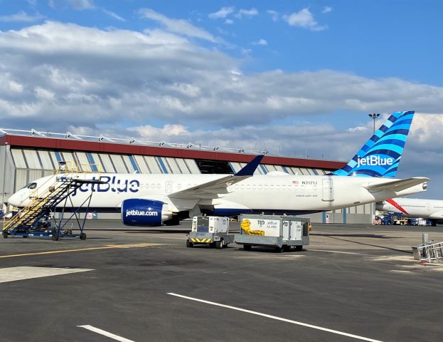 Airbus A220-300 (N3121J) - 4/24/23