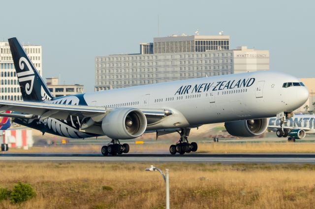 BOEING 777-300ER (ZK-OKO) - 03.05.2017