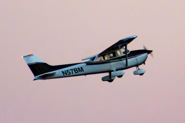 Cessna Skyhawk (N57BM)