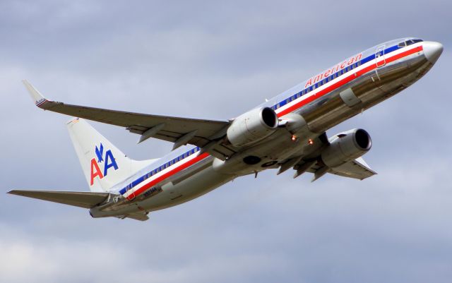 Boeing 737-800 (N923AN)