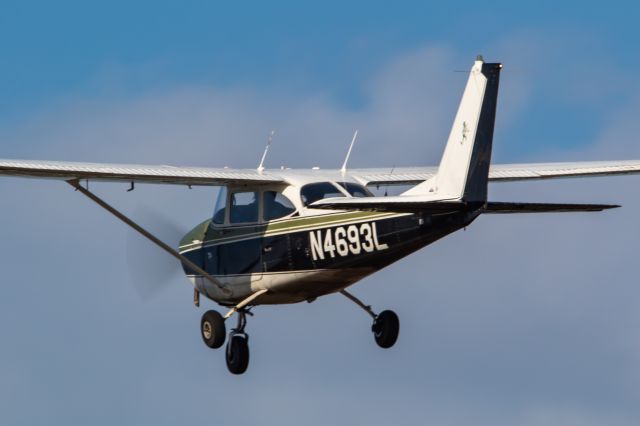 Cessna Skyhawk (N4693L)